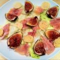 Insalata di foglie verdi, fichi, prosciutto di[...]