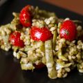 Insalata d' orzo con pesto, taccole e pomodorini