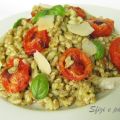 Farro con pesto e pomodorini caramellati
