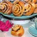 Girelle di pasta brioche farcite con confettura[...]