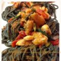Spaghetti al nero di seppia con orata, zucchine[...]