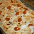 Pizza bianca con funghi champignon, scamorza[...]