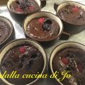 Torte in tazza al cioccolato con mirtilli,[...]
