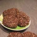 Biscotti all'avena, sesamo e cioccolato