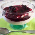 Mousse di yogurt con frutti di bosco