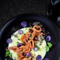 Totani in umido su crema di patate con briciole[...]
