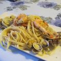 Spaghetti vongole, calamari e gamberi