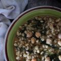 Zuppa di orzo, ceci e cavolo nero