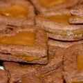Cuori al cacao ripieni di caramello salato