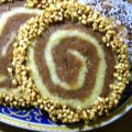 Biscotti doppio gusto con granella di nocciole.