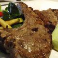 Costolette d'agnello con salsa d'avocado