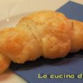 Croissant al salmone