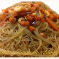 Spaghetti di soja con gamberi e verdure