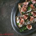 Crostoni con mascarpone gorgonzola crudo fichi[...]