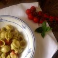Insalata di orecchiette al pesto con pomodorini