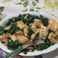 Pollo con spinaci, zenzero e nocciole