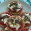 Pizzette al pesto e acciughe