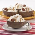 Gelato al cocco con salsa mou