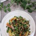 Patate, carciofi, piselli ed asparagi in padella
