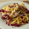 Fettuccine all'uovo con pisellini e radicchio