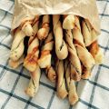 Grissini con esubero di pasta madre, in due[...]