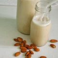 Latte di mandorle