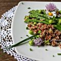 Insalata di quinoa con piselli, asparagi e tonno