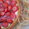 Crostata di farro con crema e fragole