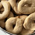 Torcetti al vino e semi di anice
