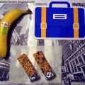 Barrette con riso soffiato, banane e mirtilli