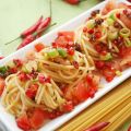 Spaghetti con pomodoro e peperoncino