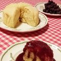 Hefeklosse con salsa all'uva fragola