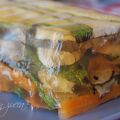 Terrina di pollo e verdure in gelatina