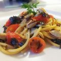 Linguine al finto scoglio con alghe e pistacchi[...]