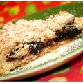 Torta sbriciolona alle more, lamponi e ciliegie
