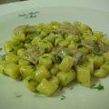 Gnocchi con canocchie e fave
