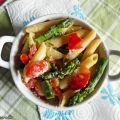 Penne con asparagi e pomodorini