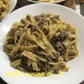 Tagliatelle al sugo di salsiccia e pioppini