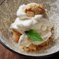 Gelato agli amaretti su crumble al cocco