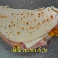 Piadina fiori, formaggio e cotto