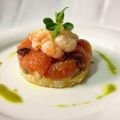 FRISELLA CON POMODORO OLIVE E SCAMPI
