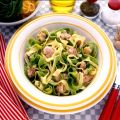 TAGLIATELLE PAGLIA E FIENO CON CANOCCHIE