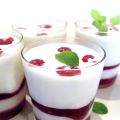 Strati di panna e gelatina di lampone
