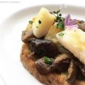 Crostone terra-mare (con porcini e baccalà)