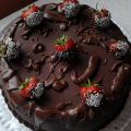 TORTA AL PISTACCHIO RICOPERTA DI CIOCCOLATO