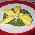 MORBIDELLE ALLA RICOTTA SU CREMA DI SPINACI