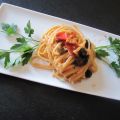 Linguine olive , capperi  e  pinoli