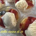 Pesche melba con gelato e coulis di lamponi