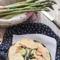 Torta salata al pesto e asparagi con lievito[...]
