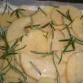 Pizza bianca con patate, rosmarino e brie